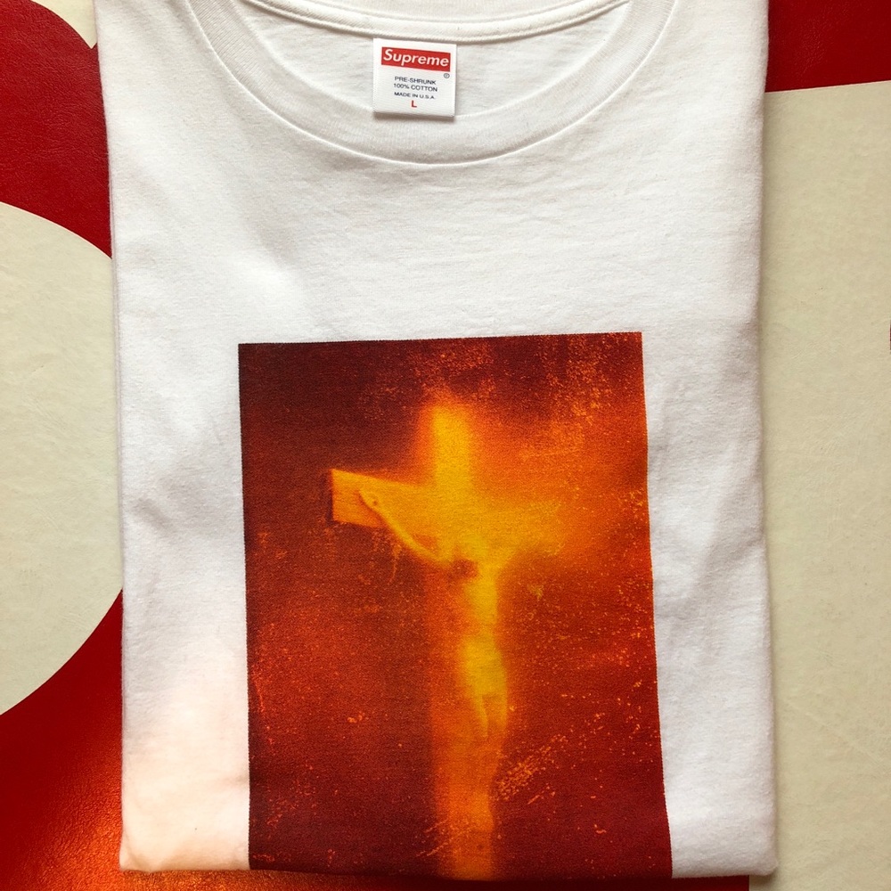 Supreme tee